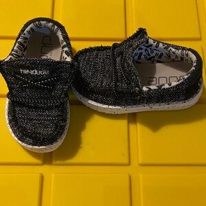 Hey Dude kids size 6